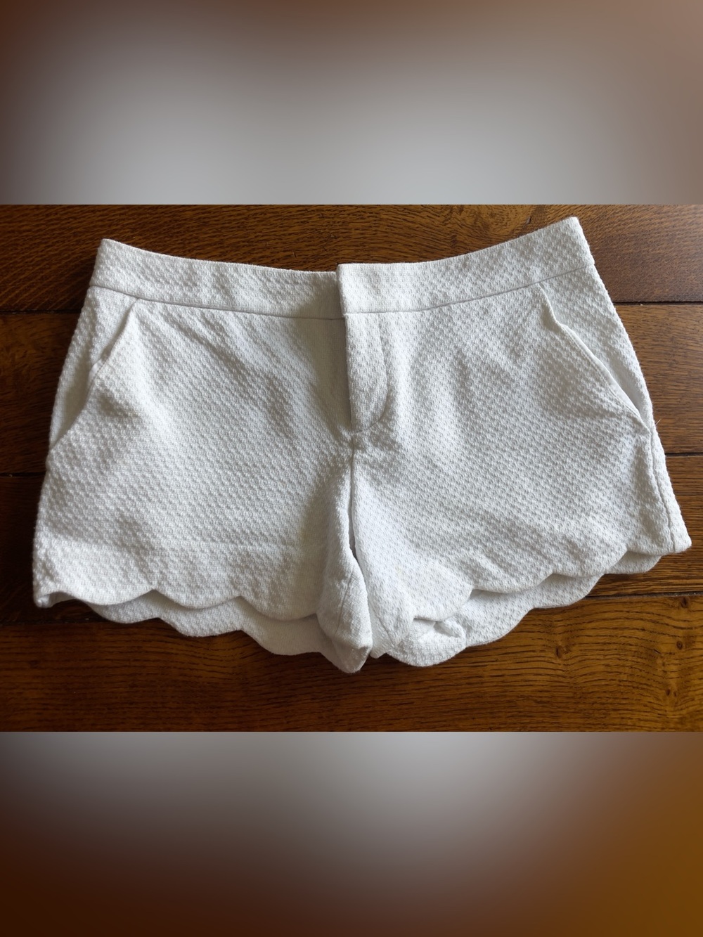 Club Monaco Scalloped Low-Rise Textured Shorts – White